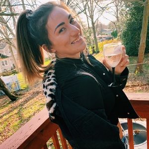 Meet your Posher, Danielle